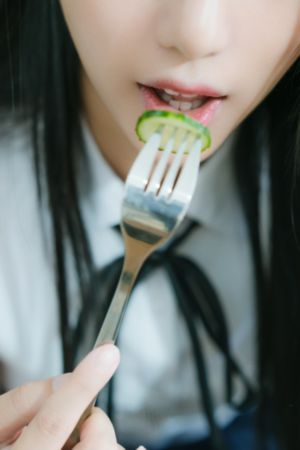 年轻的母亲中文