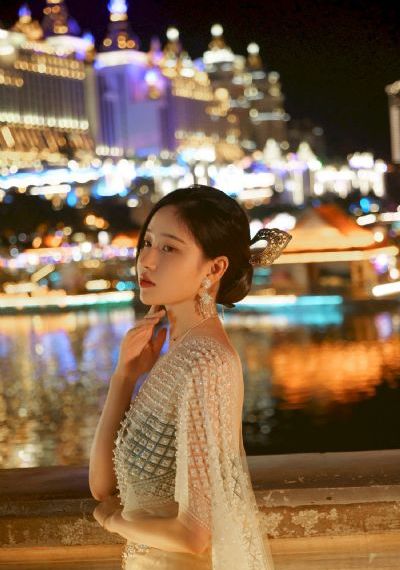 公交车揉捏大乳呻吟娇喘在线观看