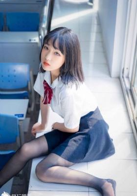 恸哭の女教 未久 在线