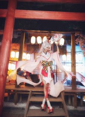 火辣辣的美发店